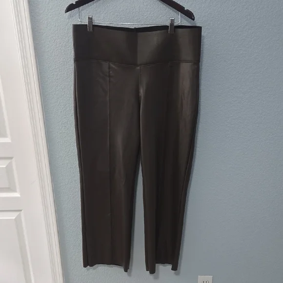 NWT HUE Chocolate Brown Vegan Leather Cropped Flared Leggings Sz XL - Picture 1 of 7